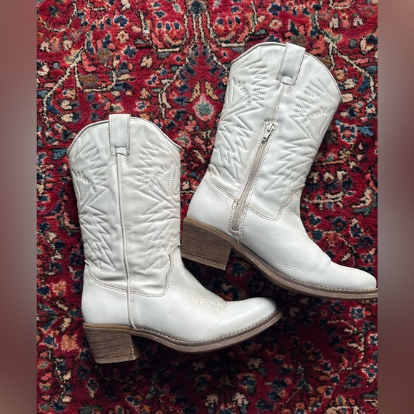 Steve Madden Shoes - Steve Madden‎ Hayward White Leather- mid calf cowboy boots sz 8